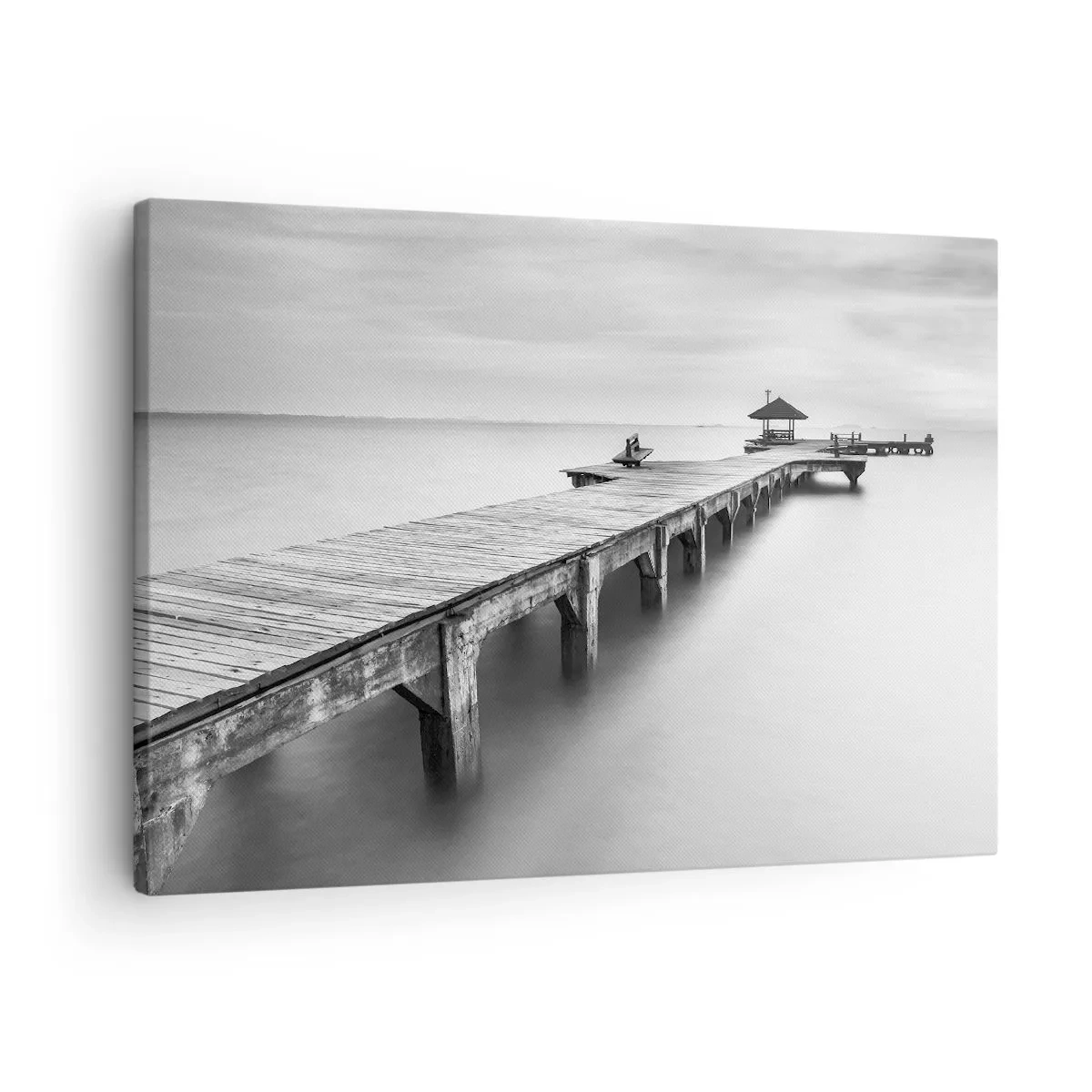 Tablou pe pânză Canvas - O vedere alb-negru a unui dig de lemn peste o apă calmă. - 70x50cm - În depărtare - Decorațiune modernă pentru perete pentru living și dormitor ARTTOR
