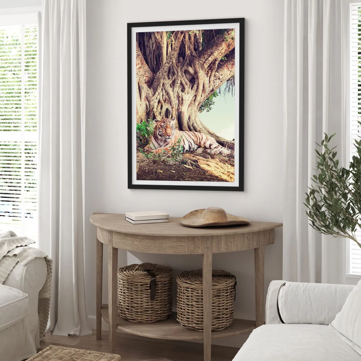 Poster în ramă neagră - Un tigru se odihnește sub un copac imens cu rădăcini încâlcite. - 50x70cm - O perspectivă din Geneză - Decorațiune modernă pentru perete pentru living și dormitor ARTTOR