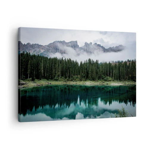 Tablou pe pânză Canvas - Un peisaj montan cu o pădure și un lac care reflectă cerul - 70x50cm - Liniște, liniște, să nu trezim apa care doarme... - Decorațiune modernă pentru perete pentru living și dormitor ARTTOR