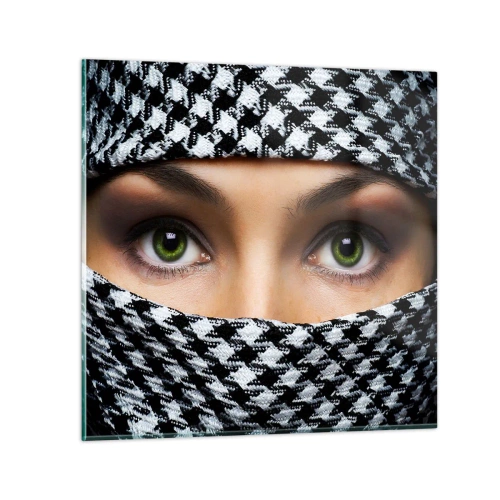 Tablou pe sticlă - Un portret al unei frumuseți cu ochii verzi - 60x60 cm