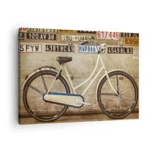 Tablou pe pânză Canvas - O bicicletă retro pe un perete decorat cu plăcuțe de înmatriculare - 70x50cm - Fără complexe - Decorațiune modernă pentru perete pentru living și dormitor ARTTOR