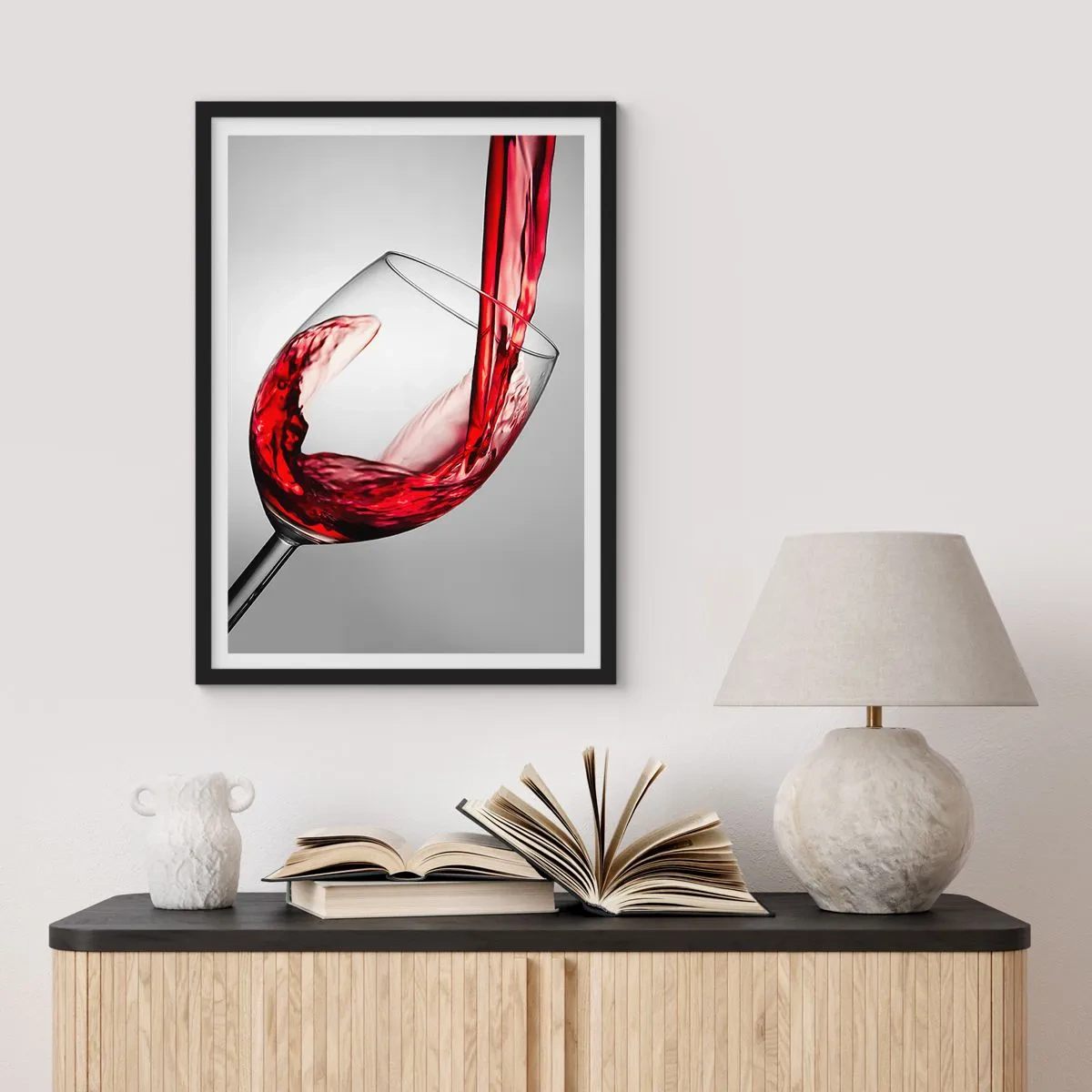 Poster în ramă neagră - Vin roșu turnat într-un pahar - 50x70cm - Culoare - mișcare - sunet - Decorațiune modernă pentru perete pentru living și dormitor ARTTOR
