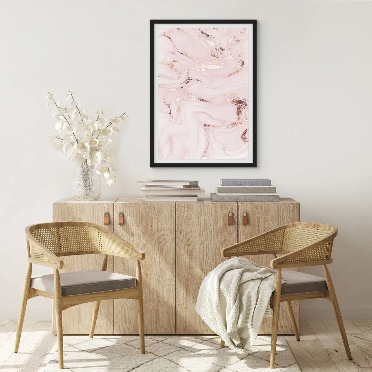 Poster în ramă neagră - Model elegant de marmură în nuanțe de roz cu accente aurii - 50x70cm - În nebunia roz - Decorațiune modernă pentru perete pentru living și dormitor ARTTOR