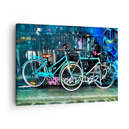 Tablou pe pânză Canvas - Două biciclete turcoaz pe fundalul unui graffiti urban. - 70x50cm - Orașul strigă - Decorațiune modernă pentru perete pentru living și dormitor ARTTOR