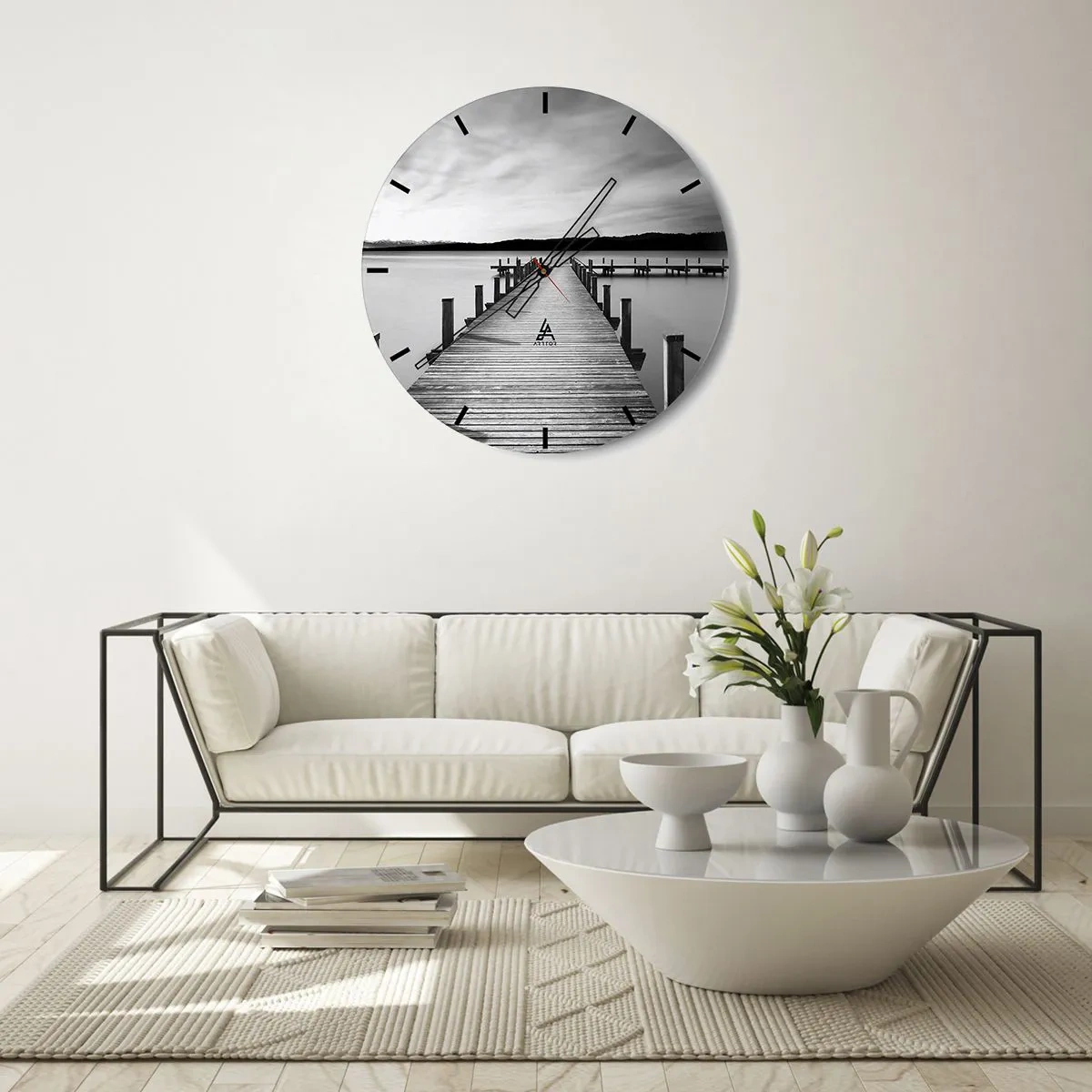 Ceas de perete - Ceas pe sticlă - Un dig de lemn care duce în adâncurile unui lac liniștit - 30x30cm - La adăpostul apei - pace - Decorațiune modernă pentru perete pentru living, bucătărie și dormitor ARTTOR