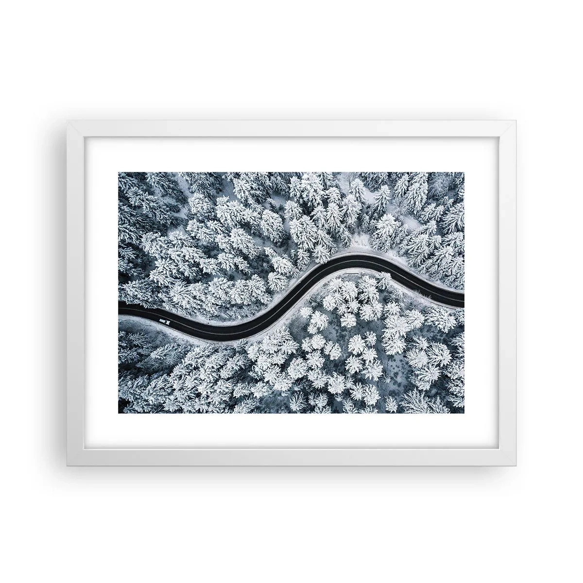 Poster în ramă albă - Prin pădurea de iarnă - 40x30 cm