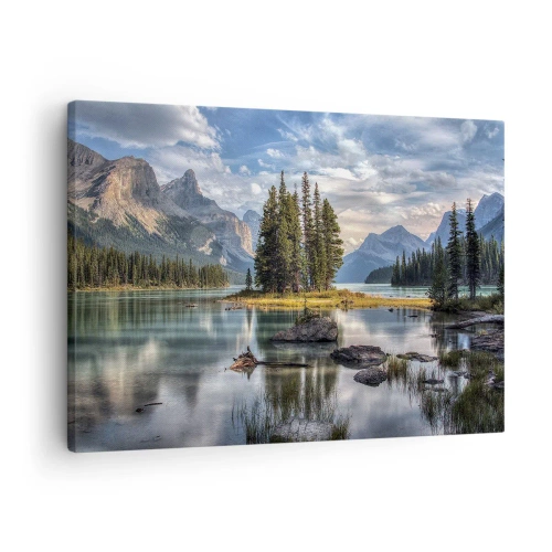 Tablou pe pânză Canvas - Un peisaj montan cu o insulă înconjurată de un lac liniștit - 70x50cm - La o apă mare și limpede… - Decorațiune modernă pentru perete pentru living și dormitor ARTTOR