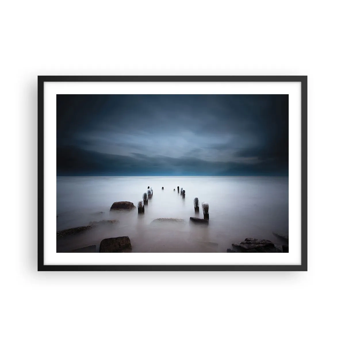 Poster în ramă neagră - Un lac în ceața calmă - 70x50 cm