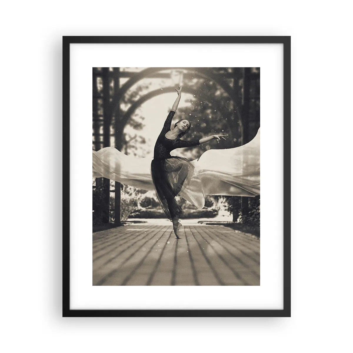 Poster în ramă neagră - Dansul spiritului de grădină - 40x50 cm