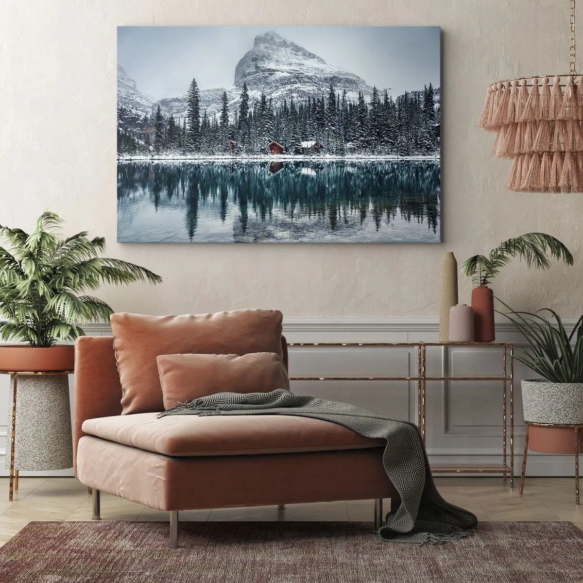Tablou pe pânză Canvas - Peisaj de iarnă cu căsuțe în pădure lângă un lac înghețat - 70x50cm - Refugiu canadian - Decorațiune modernă pentru perete pentru living și dormitor ARTTOR