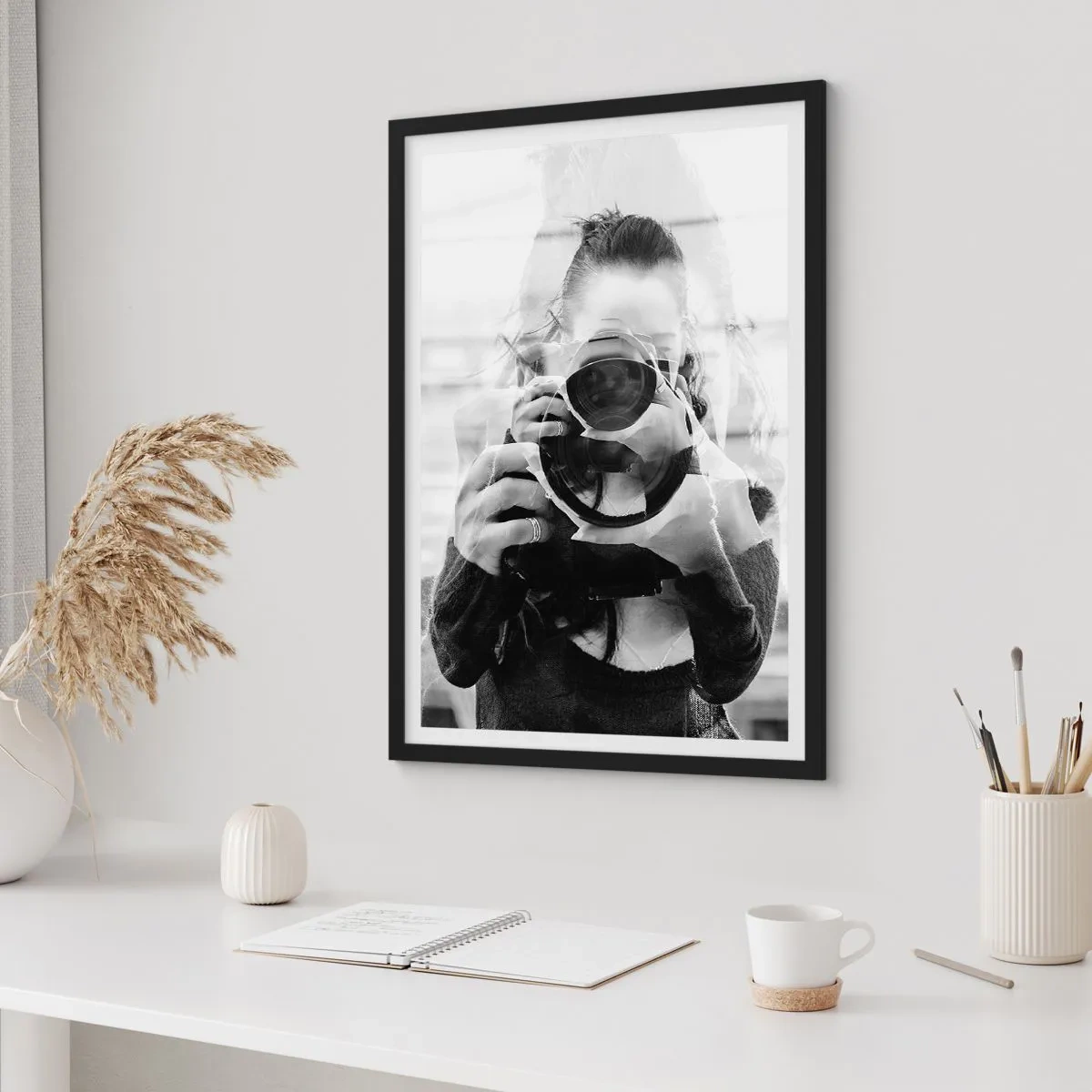Poster în ramă neagră - Dublă expunere a fotografului și a camerei în alb-negru - 50x70cm - Creator și material - Decorațiune modernă pentru perete pentru living și dormitor ARTTOR