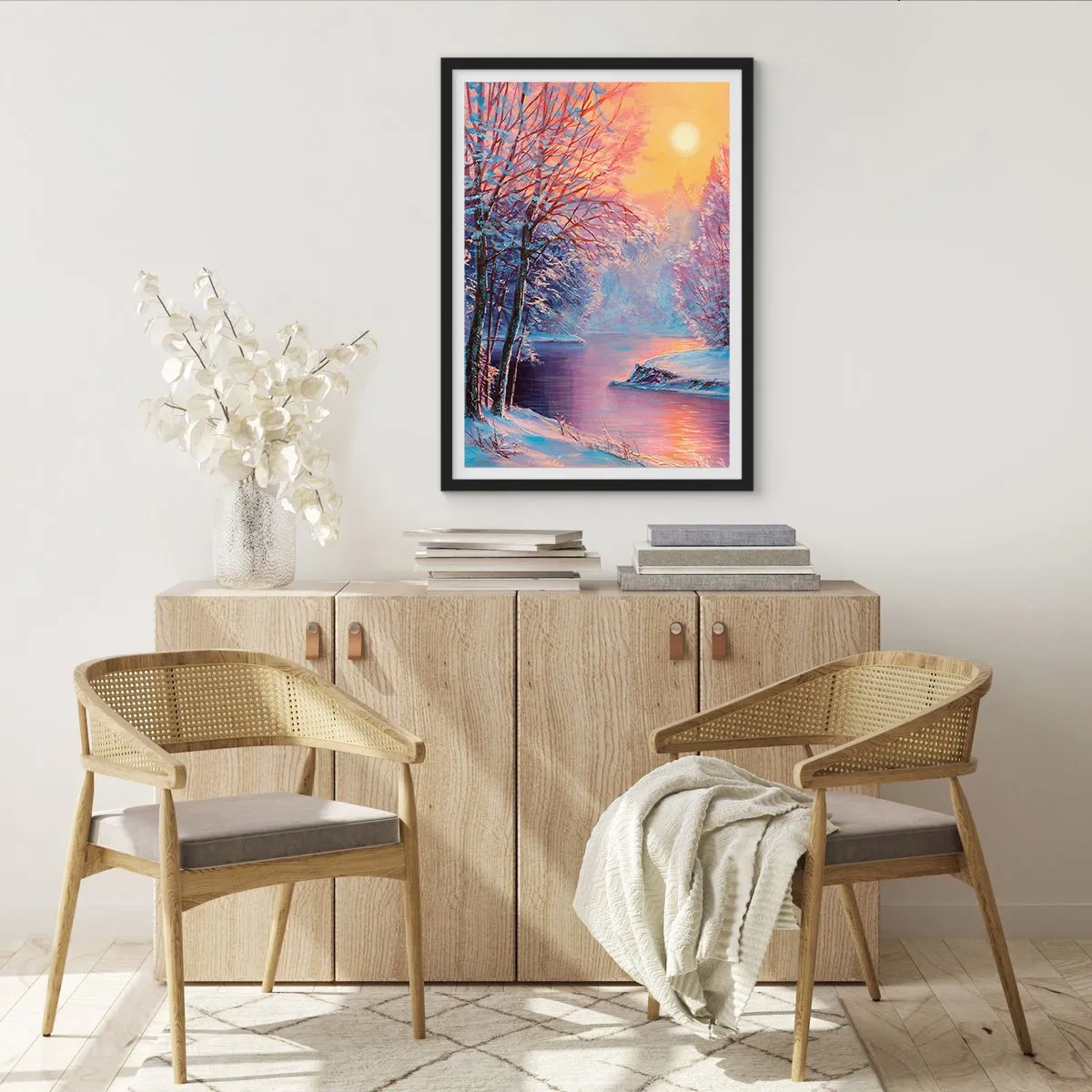 Poster în ramă neagră - Peisaj de iarnă cu un râu în strălucirea soarelui apus - 50x70cm - Culorile iernii - Decorațiune modernă pentru perete pentru living și dormitor ARTTOR