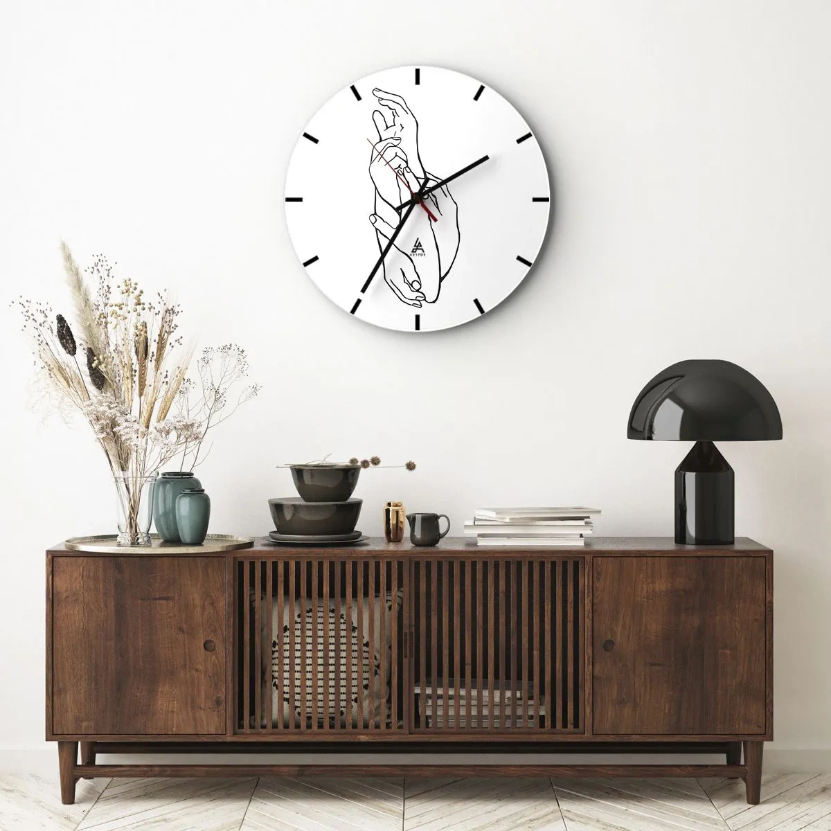 Ceas de perete - Ceas pe sticlă - O schiță delicată a două mâini împreunate pe un fundal alb - 30x30cm - Atingere bună - Decorațiune modernă pentru perete pentru living, bucătărie și dormitor ARTTOR