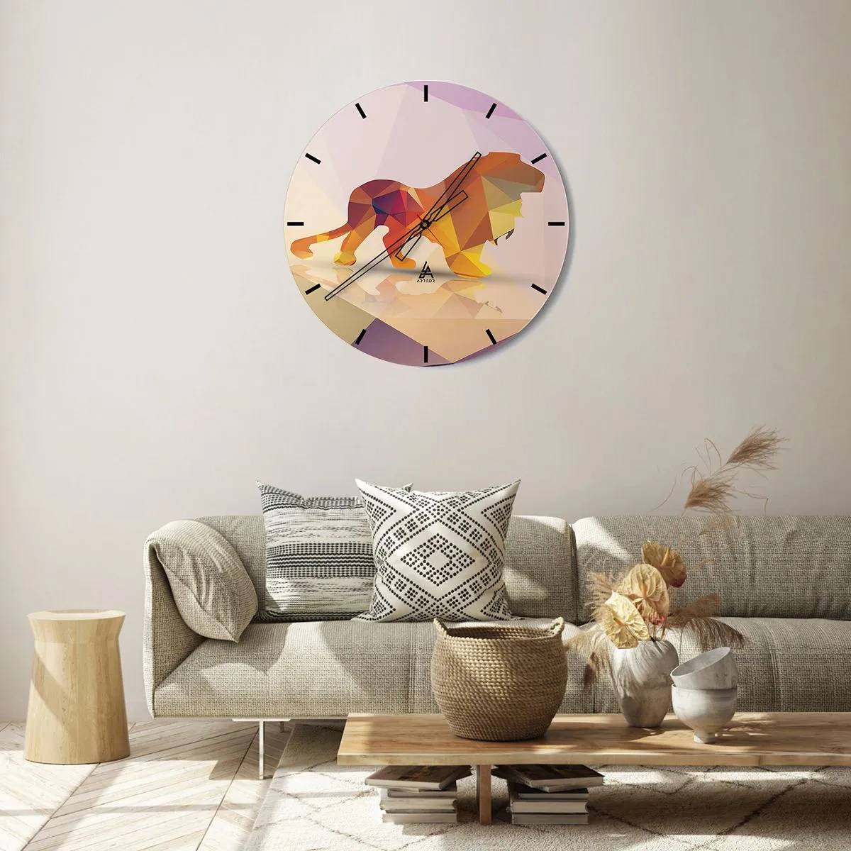 Ceas de perete - Ceas pe sticlă - Leu geometric în nuanțe de galben și violet - 30x30cm - Regele diamantat - Decorațiune modernă pentru perete pentru living, bucătărie și dormitor ARTTOR