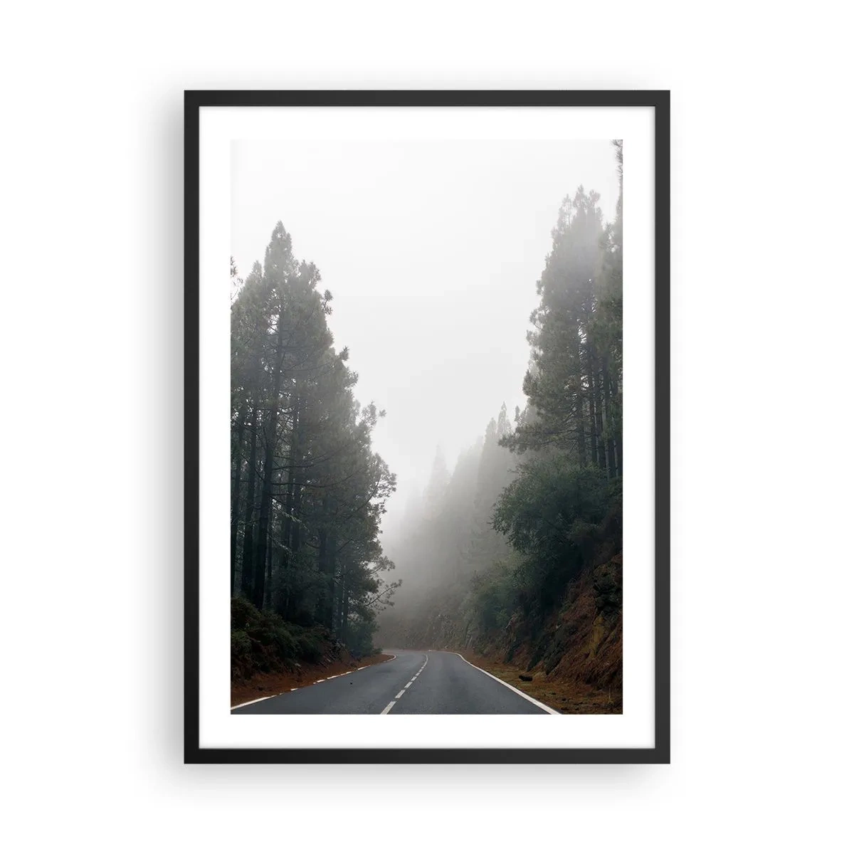 Poster în ramă neagră - Un drum șerpuitor printre copaci învăluiți în ceață - 50x70cm - O poveste din Pădurea Magică - Decorațiune modernă pentru perete pentru living și dormitor ARTTOR