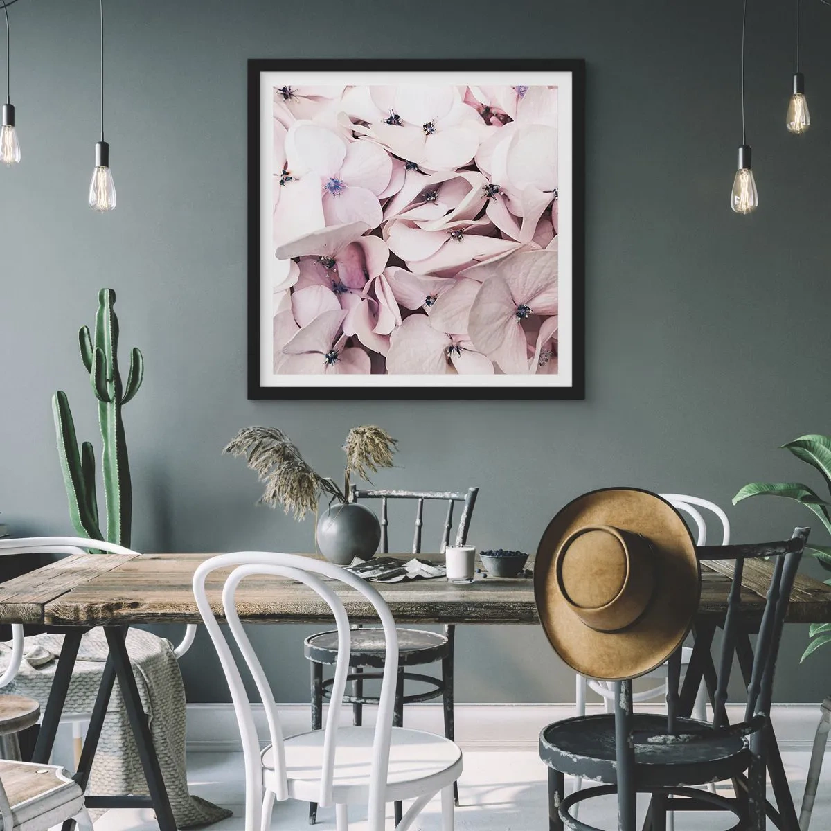 Poster în ramă neagră - Într-un potop de flori - 30x30 cm